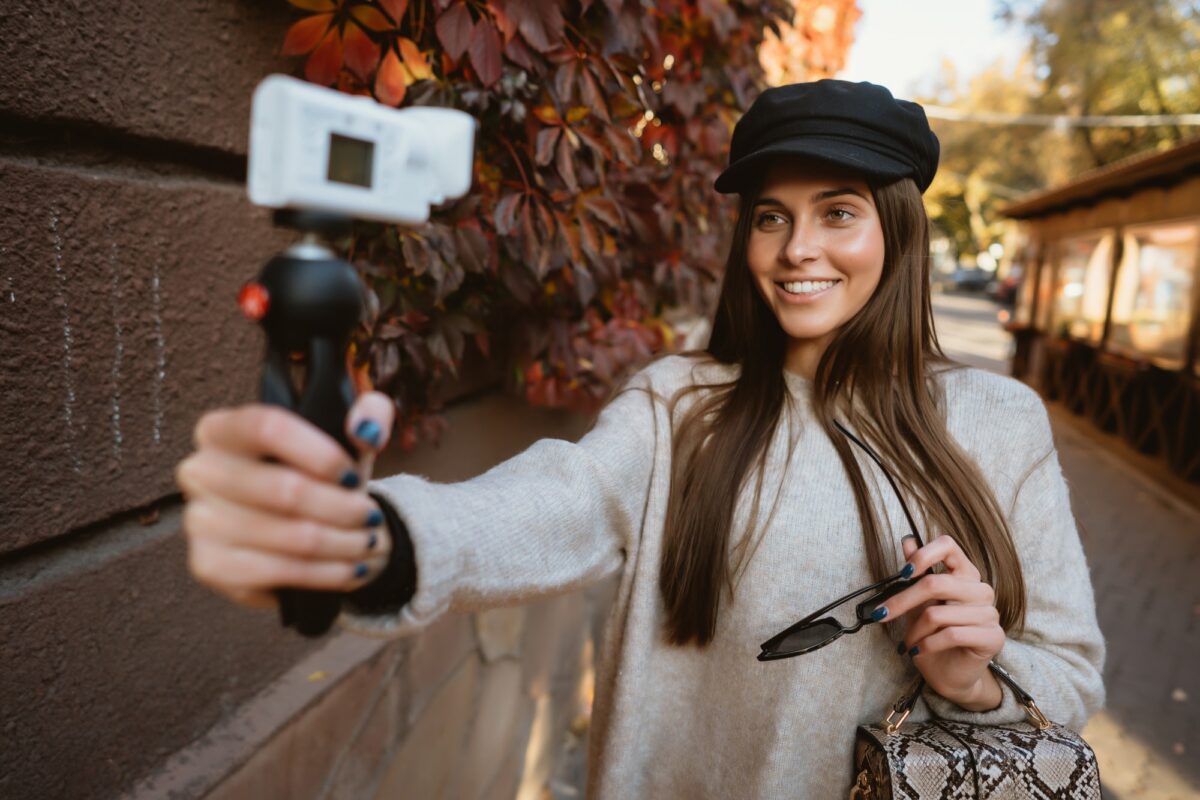 female blogger posing